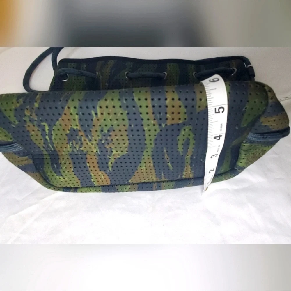 Chuchka NWT Becki Bucket Bag- Camo Neoprene Bag In Lightweight From Australia - Picture 6 of 14